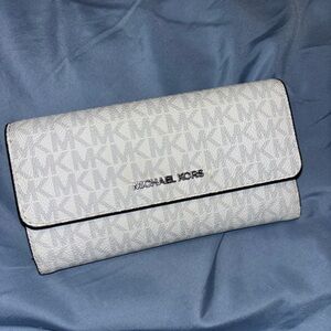 Michael Kors White Wallet - Large